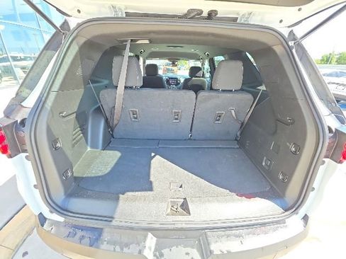 Used 2023 Chevrolet Traverse LT FWD image 26