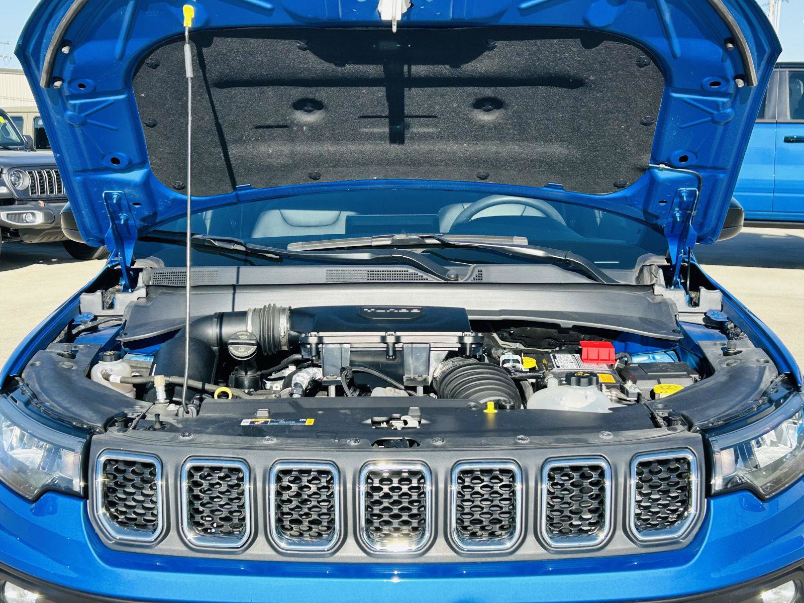 Used 2023 Jeep Compass Latitude AWD/4WD image 38