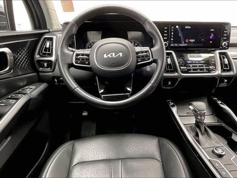 Used 2023 Kia Sorento S FWD image 4
