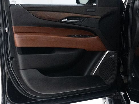 Used 2020 Cadillac Escalade Premium Luxury image 20