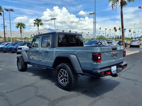 Used 2024 Jeep Gladiator Rubicon w/ Technology Group AWD/4WD image 12