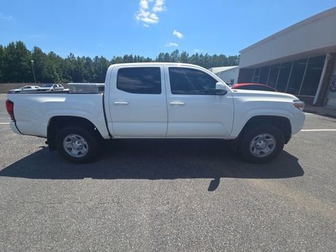 Used 2023 Toyota Tacoma SR AWD/4WD image 2