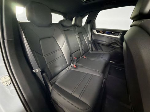 Certified 2026 Porsche Cayenne AWD/4WD image 26