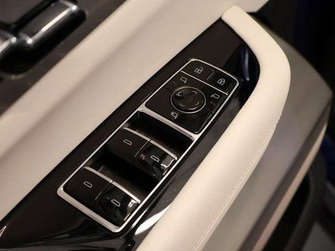 New 2026 Cadillac Vistiq Sport image 10