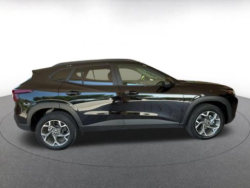 Used 2025 Chevrolet Trax LT FWD image 16