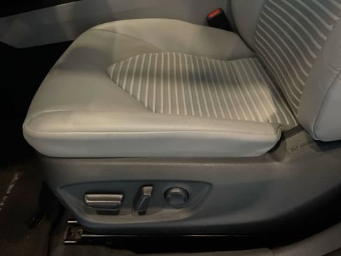 Used 2022 Toyota Camry SE image 12