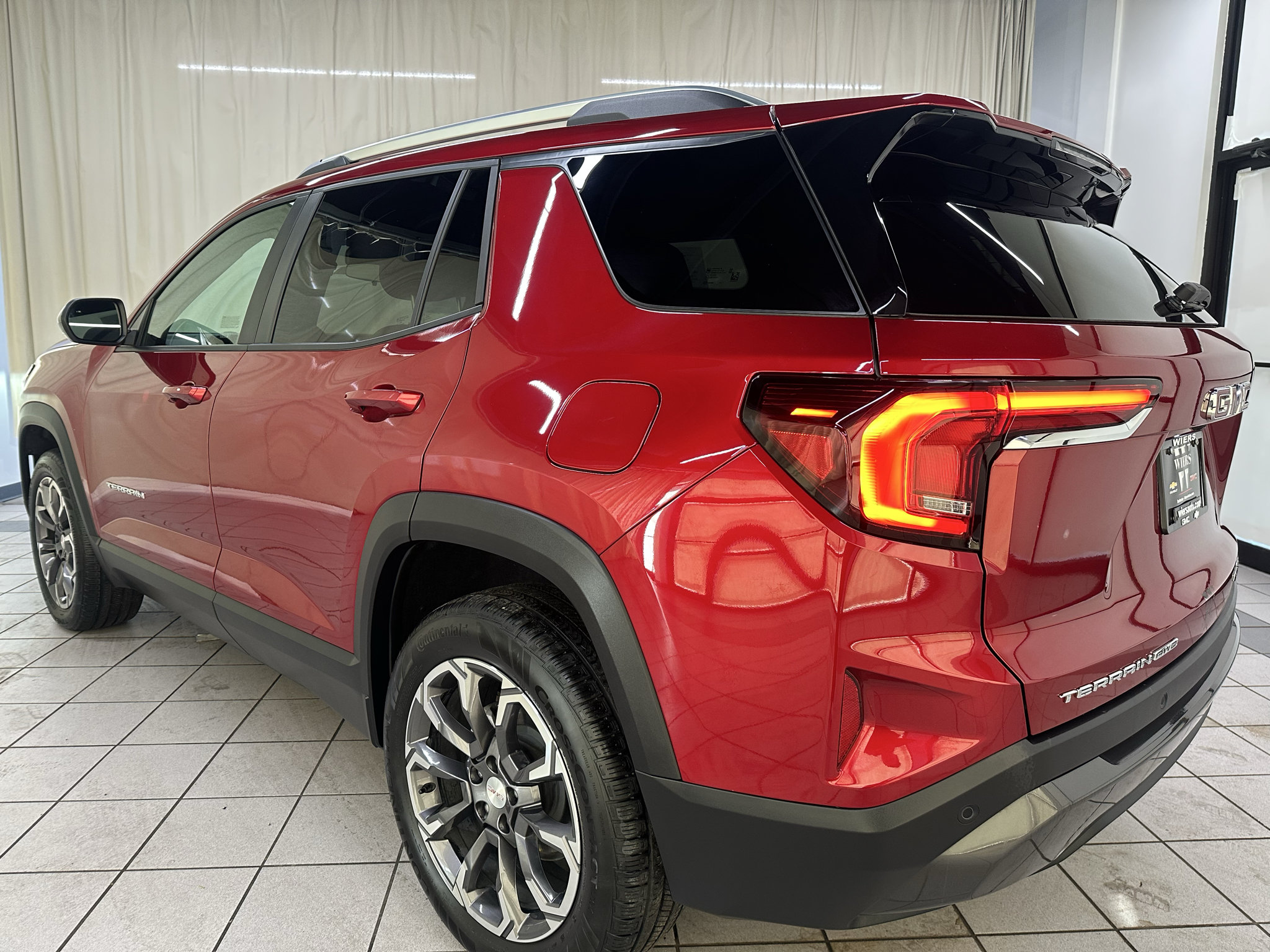 Certified 2025 GMC Terrain Elevation w/ Elevation Premium Package AWD/4WD image 10