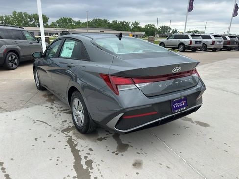 New 2026 Hyundai Elantra SE FWD image 5