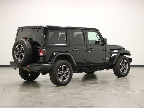 Used 2023 Jeep Wrangler Unlimited Sahara AWD/4WD image 8