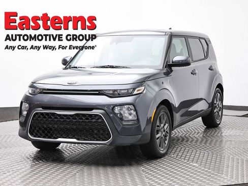 Used 2021 Kia Soul S FWD image 1