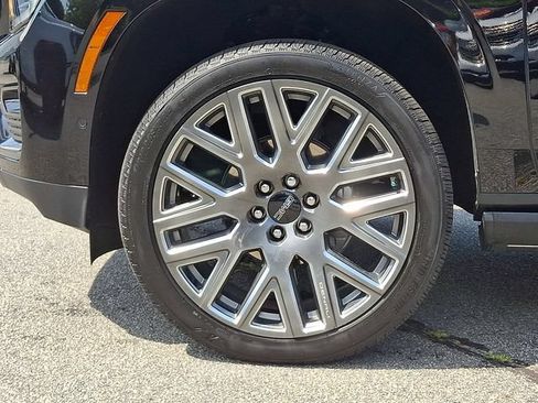 Used 2025 GMC Yukon Denali Ultimate AWD/4WD image 8