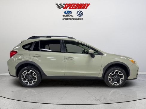 Used 2017 Subaru Crosstrek 2.0i Premium AWD/4WD image 4