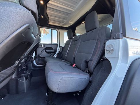 Used 2025 Jeep Wrangler Unlimited Rubicon AWD/4WD image 31