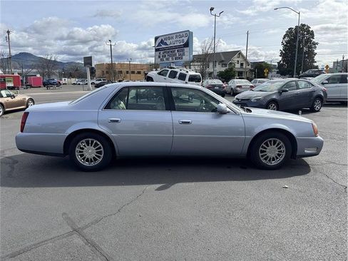 Used 2005 Cadillac De Ville Sedan w/ Deville Premium Package image 6