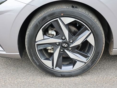 Certified 2023 Hyundai Elantra SEL w/ Convenience Package FWD image 9
