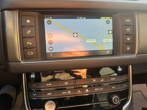 Used 2016 Jaguar XF S image 21