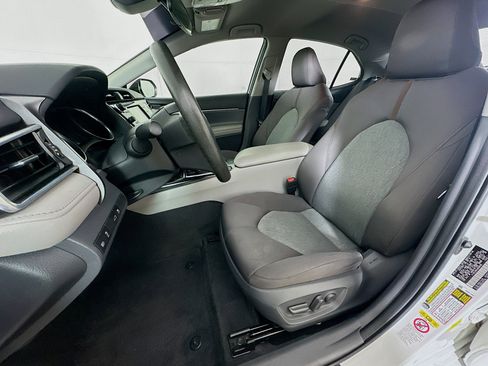 Used 2018 Toyota Camry LE FWD image 13