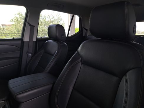 Used 2020 Chevrolet Traverse RS FWD image 17
