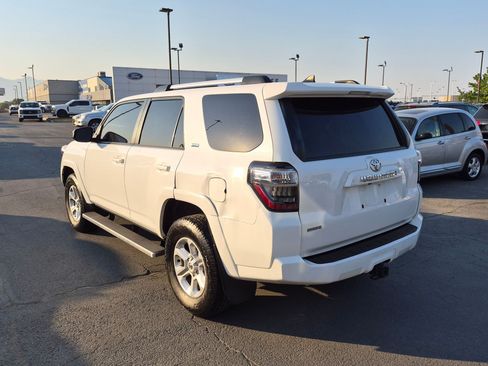 Used 2022 Toyota 4Runner SR5 AWD/4WD image 8