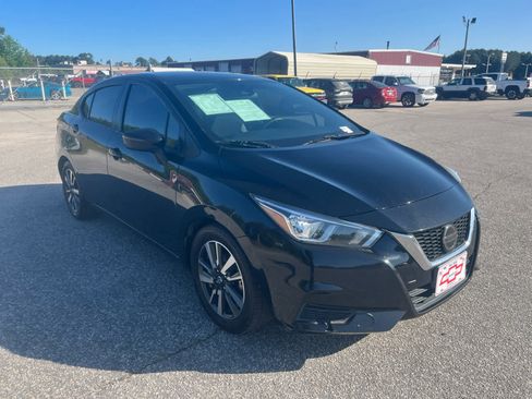Used 2020 Nissan Versa SV FWD image 10