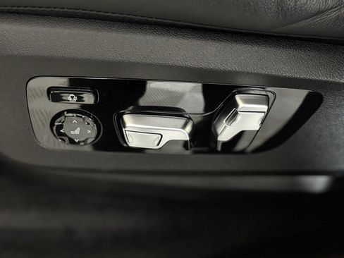 Used 2022 BMW X7 xDrive40i w/ Executive Package image 18