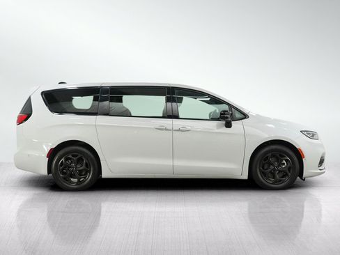 Used 2024 Chrysler Pacifica Limited FWD image 6