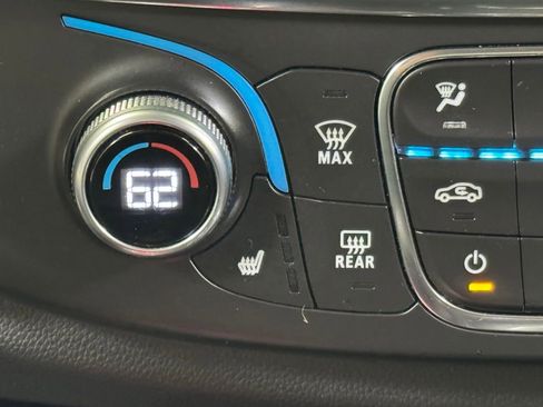 Used 2021 Chevrolet Traverse LT FWD image 39