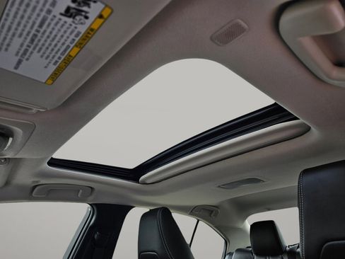 Used 2023 Toyota Corolla XLE image 5