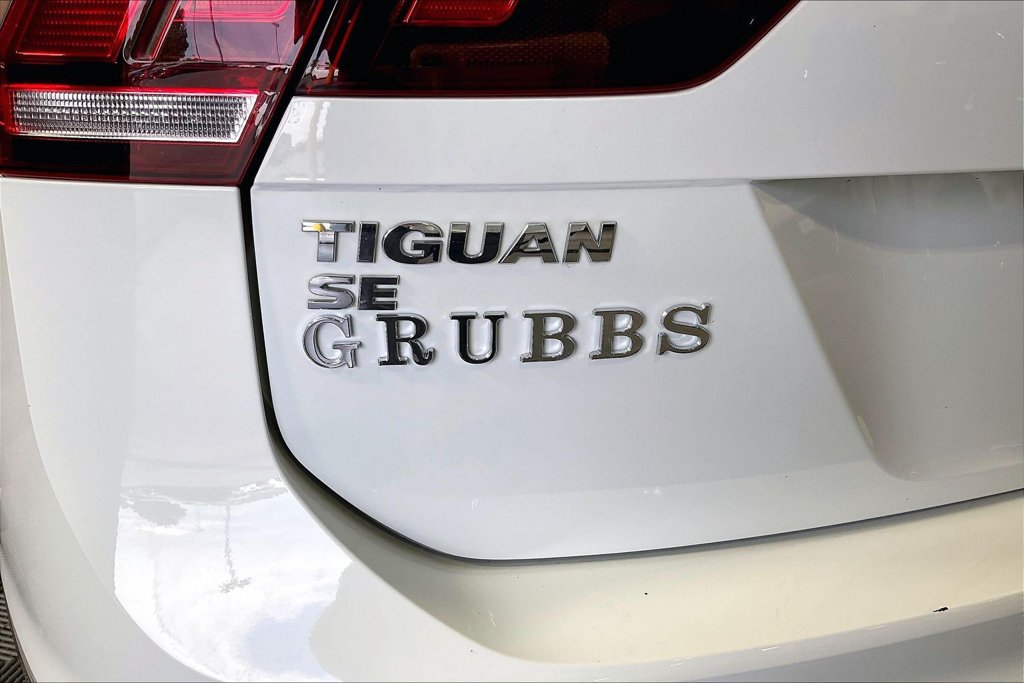 Used 2021 Volkswagen Tiguan SE w/ Panoramic Sunroof Package FWD image 40