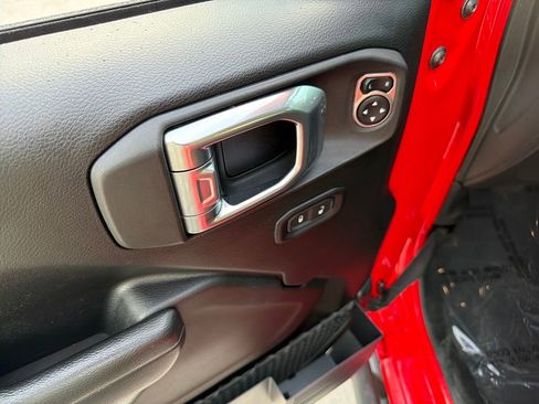 Used 2022 Jeep Gladiator Willys image 17