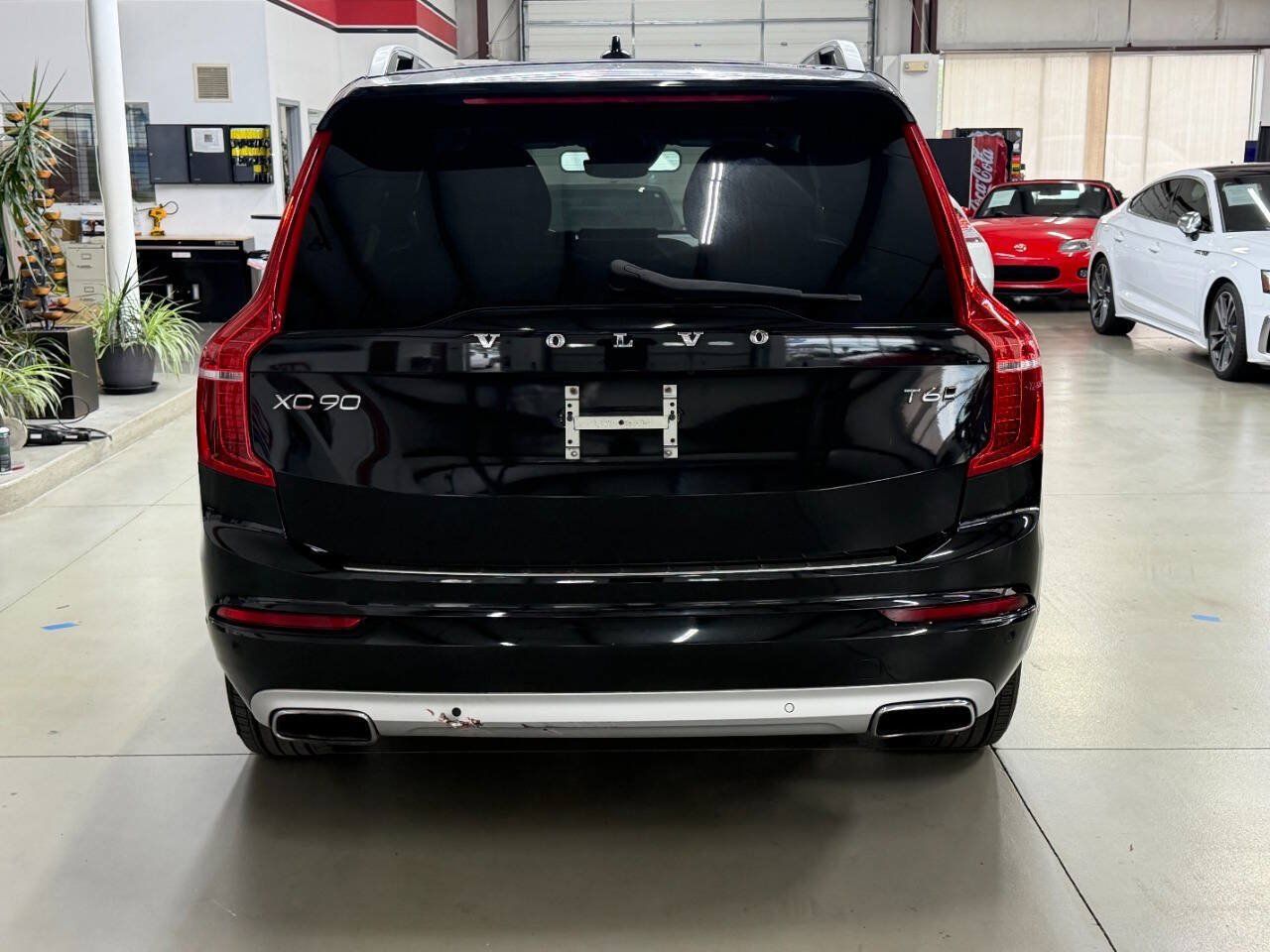 Used 2018 Volvo XC90 T6 Momentum w/ Convenience Package AWD/4WD image 3