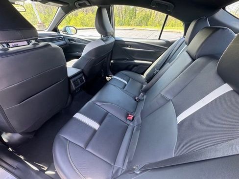Used 2025 Toyota Camry SE image 12