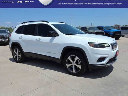 Used 2022 Jeep Cherokee Limited AWD/4WD image 2