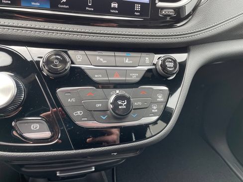 New 2026 Chrysler Pacifica Select w/ S Appearance Package FWD image 16