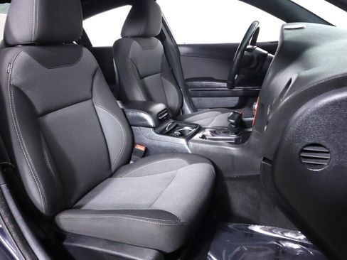 Used 2017 Dodge Charger SE w/ Blacktop Package RWD image 34