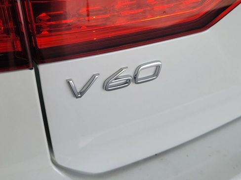 Used 2025 Volvo V60 B5 Cross Country Plus AWD/4WD image 9