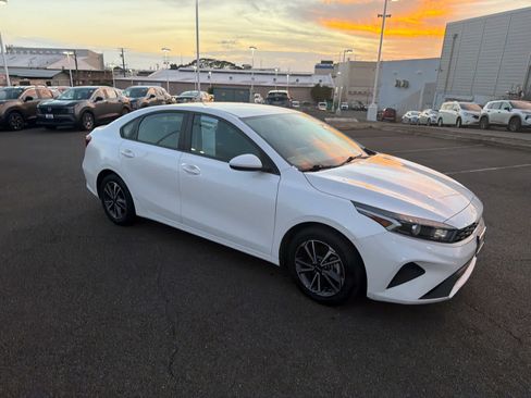 Used 2022 Kia Forte LXS image 2