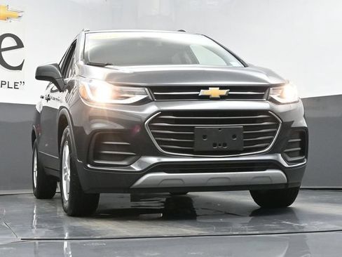 Used 2017 Chevrolet Trax LT FWD image 3