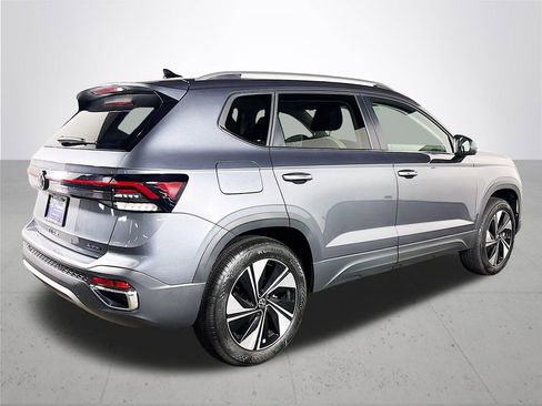 New 2025 Volkswagen Taos SE image 6