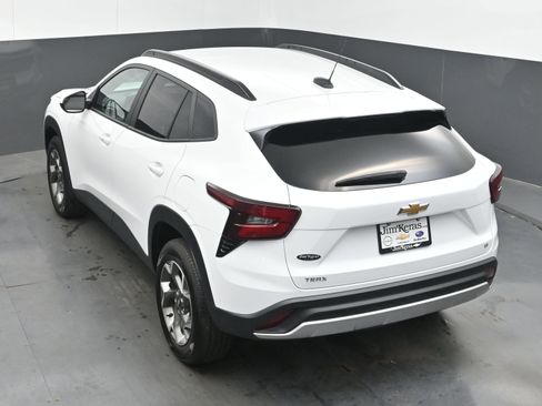 Used 2025 Chevrolet Trax LT w/ LT Convenience Package FWD image 33