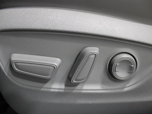 Used 2021 Toyota Highlander Limited image 4