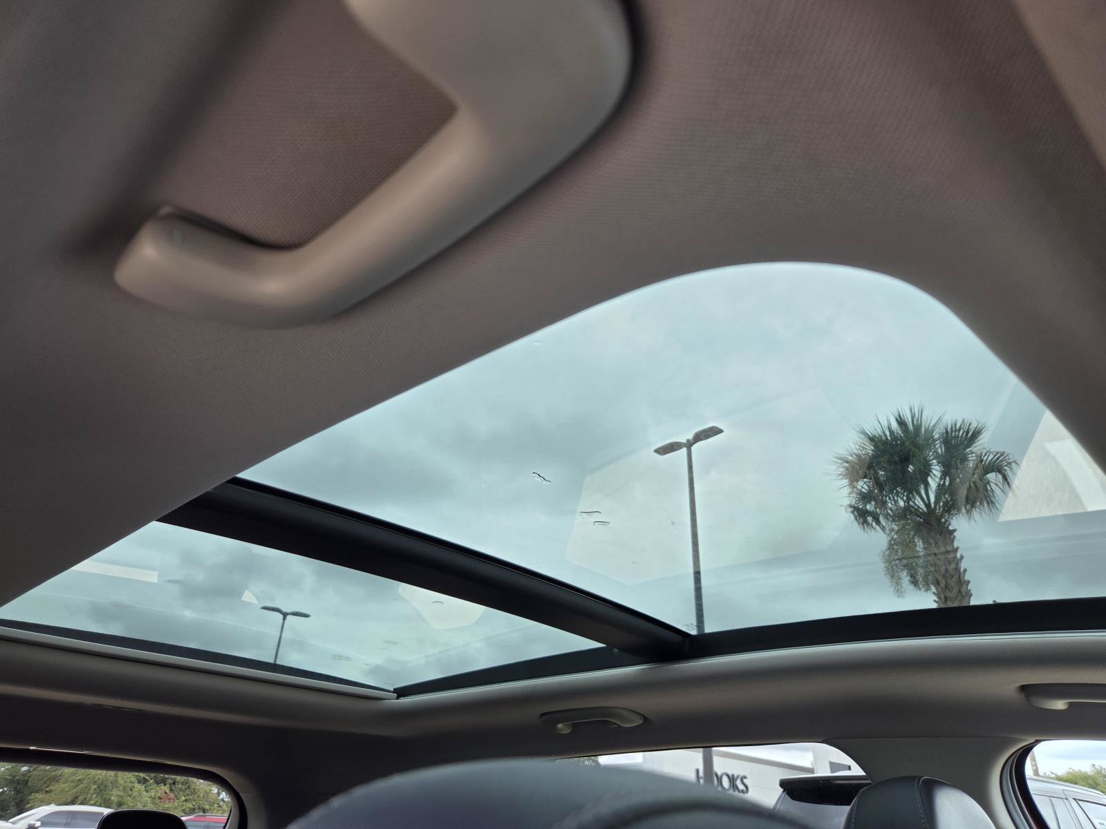Used 2021 Kia Sorento S w/ Panoramic Sunroof Package FWD image 9
