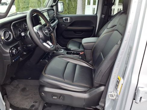 Used 2024 Jeep Wrangler Unlimited Sahara w/ Technology Group AWD/4WD image 9