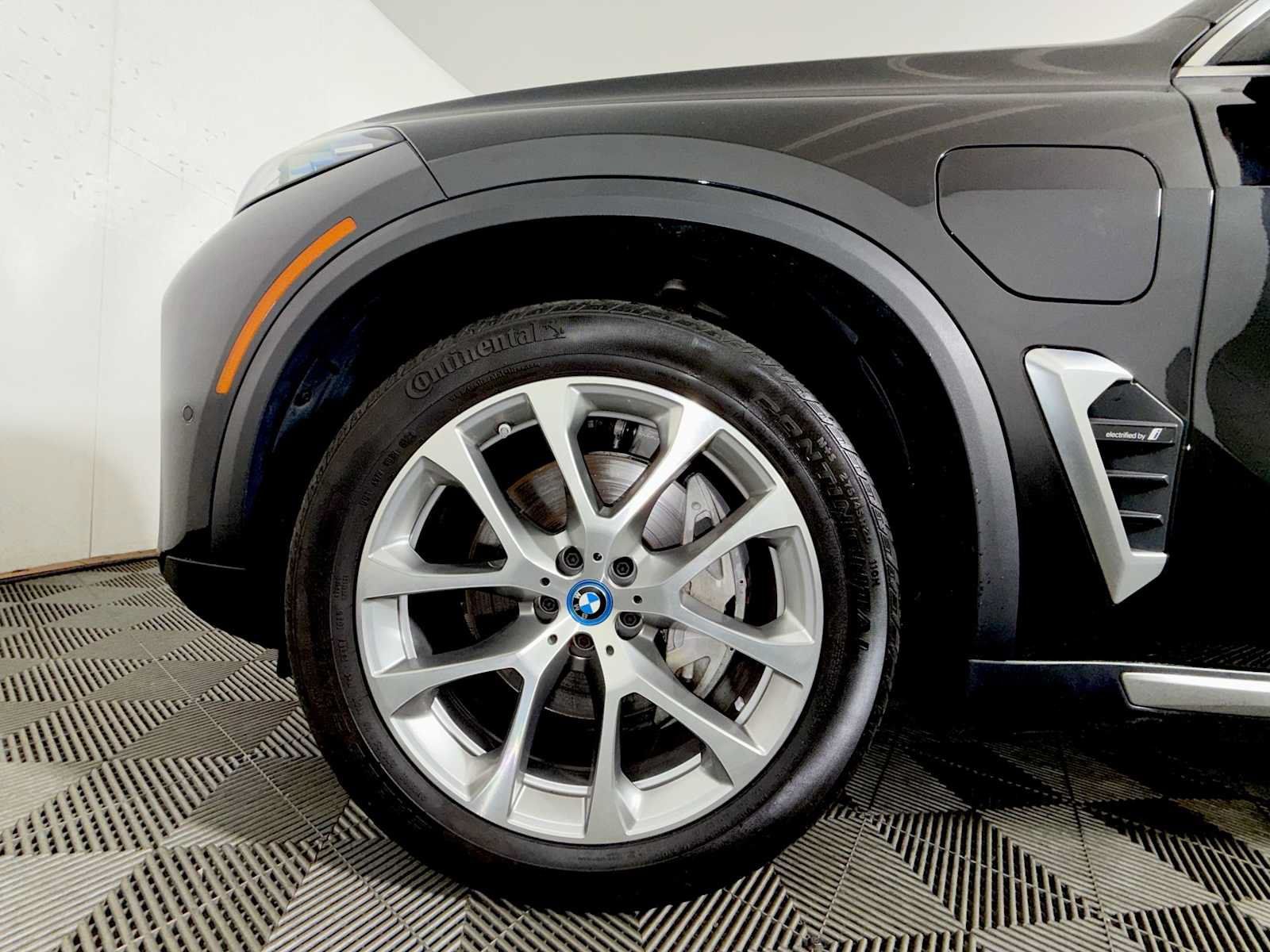 Used 2024 BMW X5 xDrive50e w/ Premium Package AWD/4WD image 8