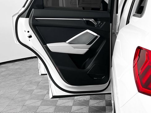 Certified 2024 Audi Q3 2.0T Premium Plus image 16