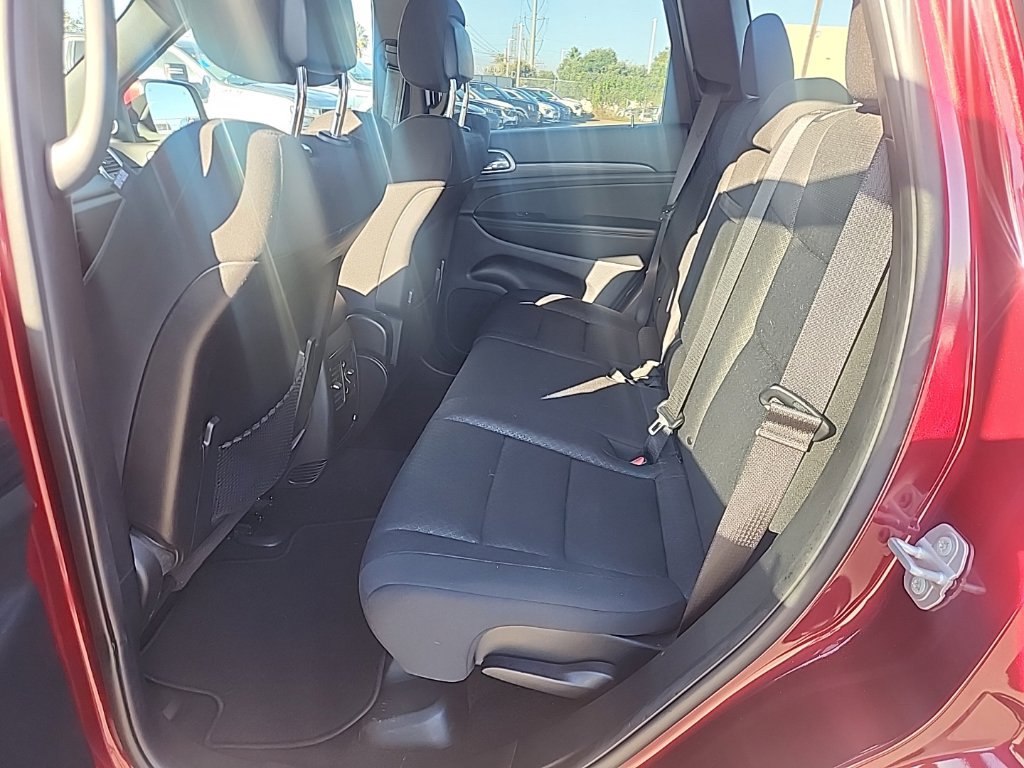 Used 2021 Jeep Grand Cherokee Laredo AWD/4WD image 19