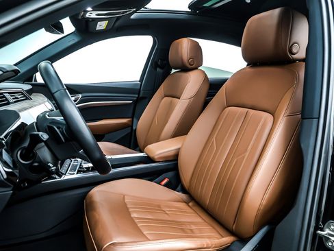 Used 2022 Audi e-tron Premium image 17