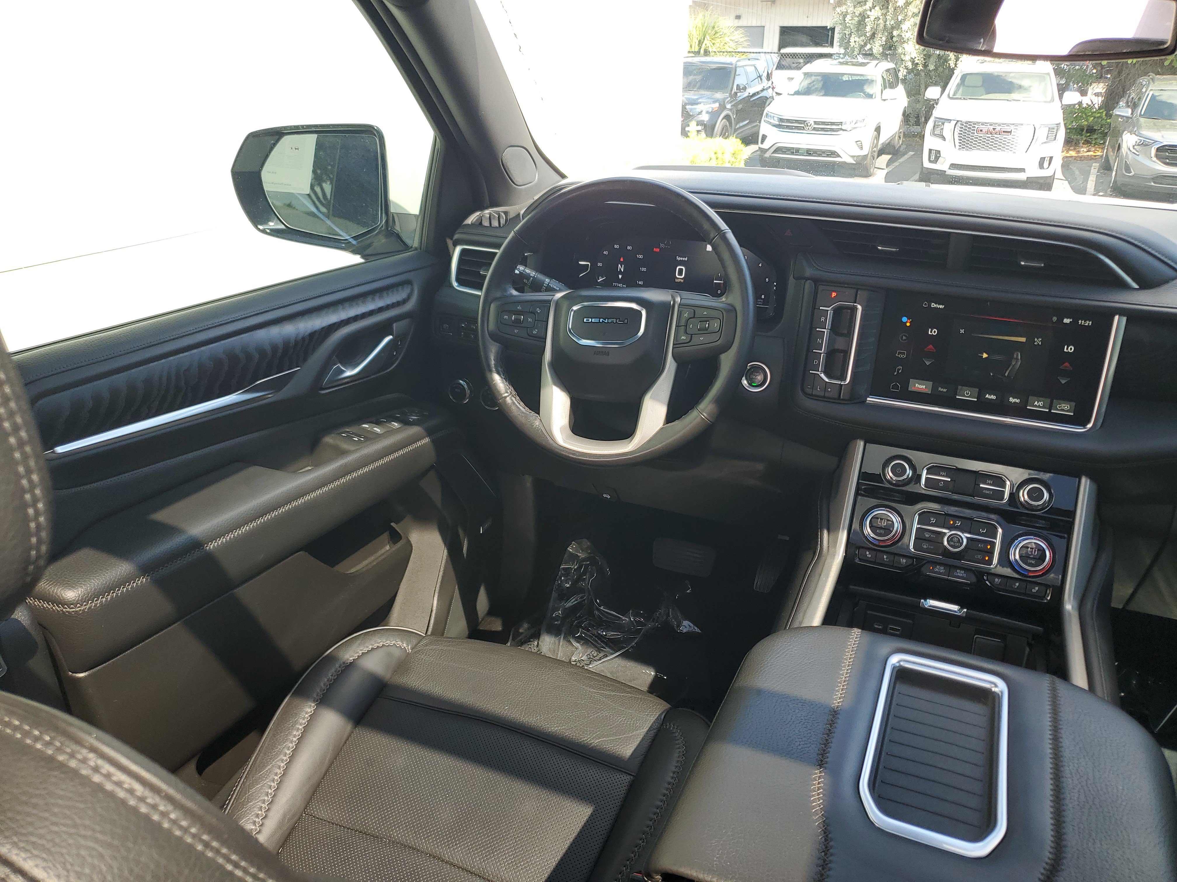 Used 2022 GMC Yukon XL Denali RWD image 16