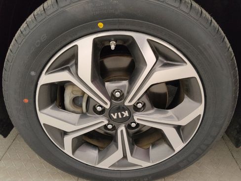 Used 2020 Kia Forte LXS FWD image 31