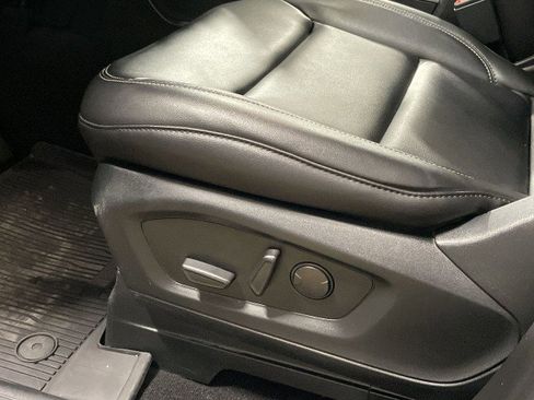 Used 2023 Ford Explorer XLT w/ Equipment Group 202A AWD/4WD image 13